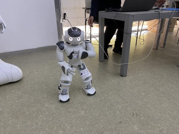 Хуманоидни роботи в Университета „Проф. д-р Асен Златаров“